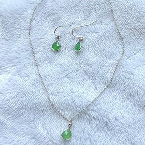 Beautiful Green Gem Earrings & Necklace Set